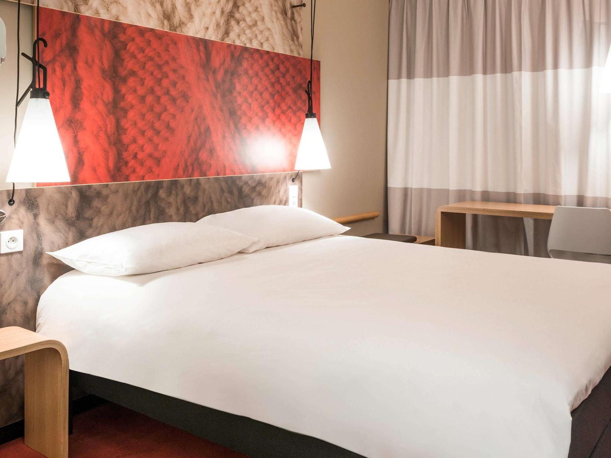 ไอบิส ปารีส เรย-มาลแมซง Hotel ภายนอก รูปภาพ