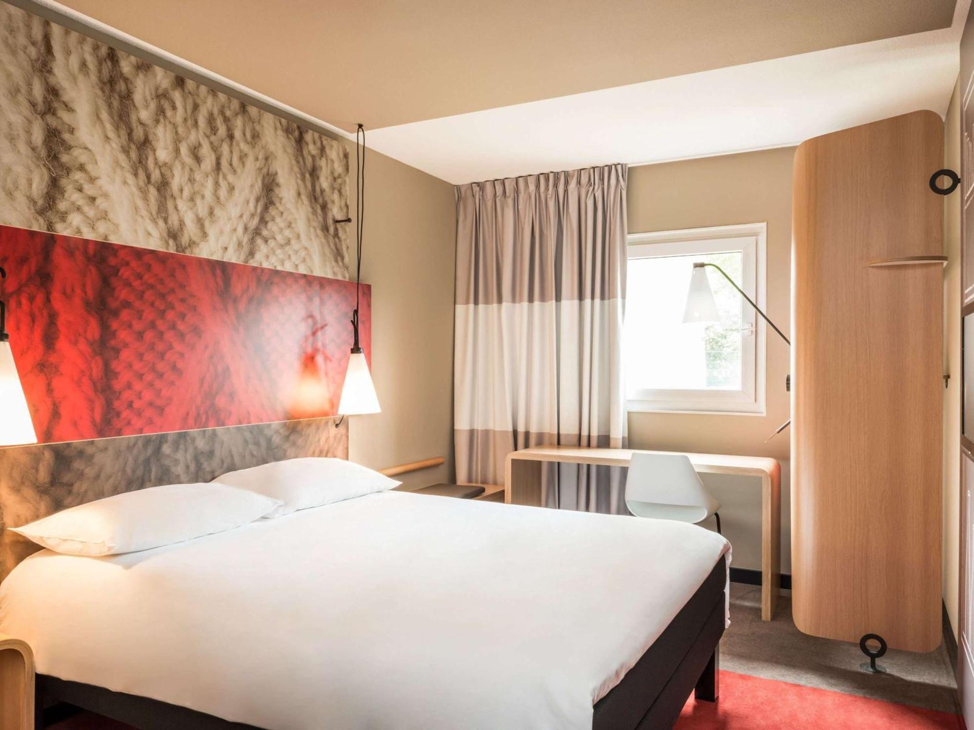 ไอบิส ปารีส เรย-มาลแมซง Hotel ภายนอก รูปภาพ