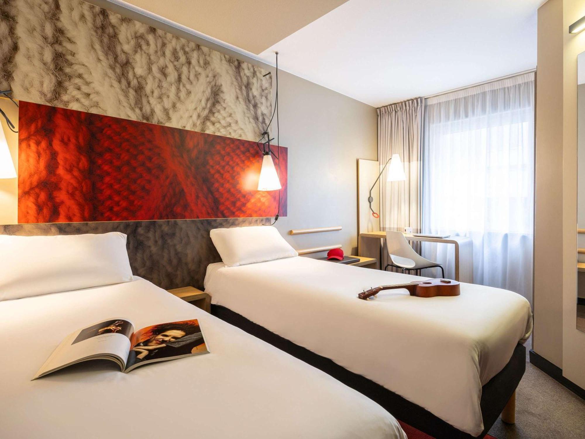 ไอบิส ปารีส เรย-มาลแมซง Hotel ภายนอก รูปภาพ